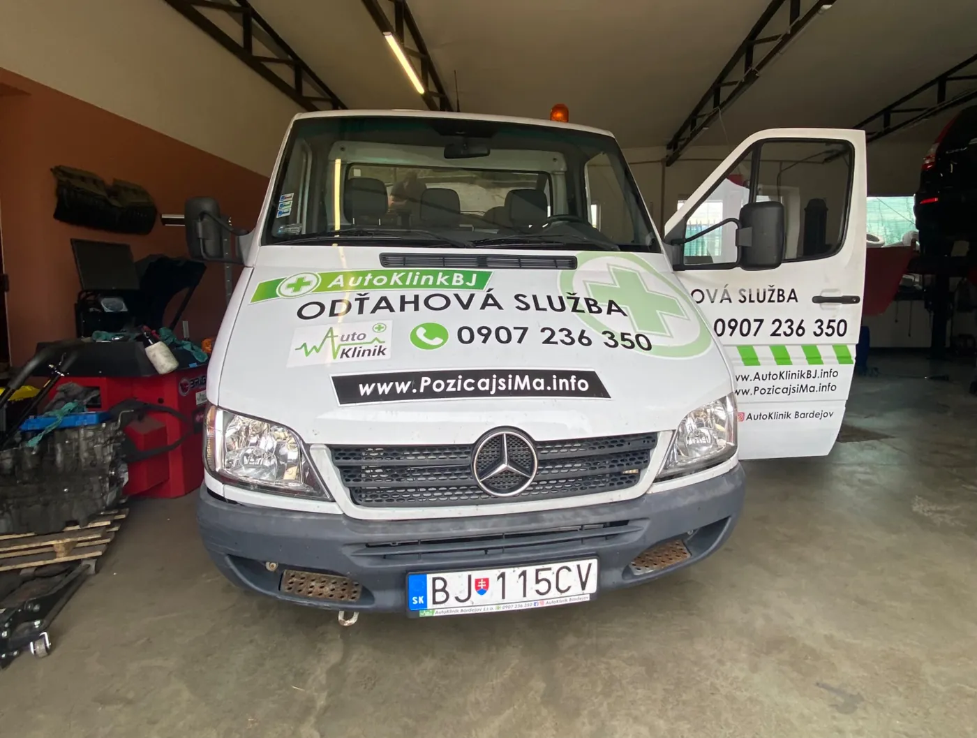 Odťahová dodávka Mercedes Sprinter AutoKlinik Bardejov v dielni